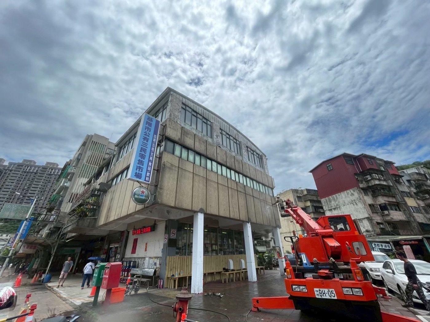 建築外牆全景與進場評估