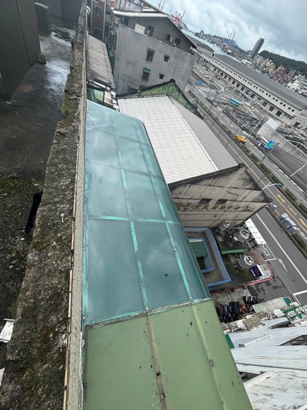 遮雨構件與收邊檢視