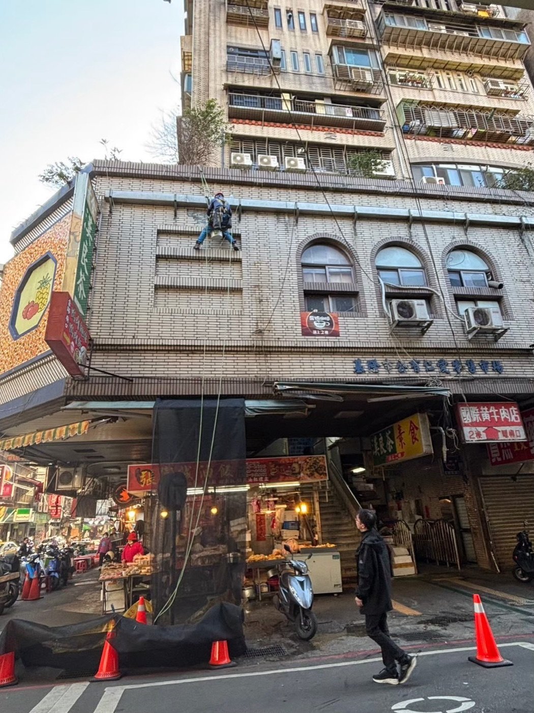 市場建築外牆巡檢作業
